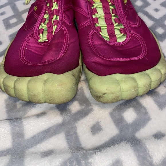 KIDS WATER SHOES - Picture 2 of 5